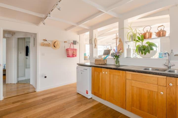 Lessingham Dog Friendly Cottage 2 Mins To Beach With Hot Tub And Zappi Ev מראה חיצוני תמונה