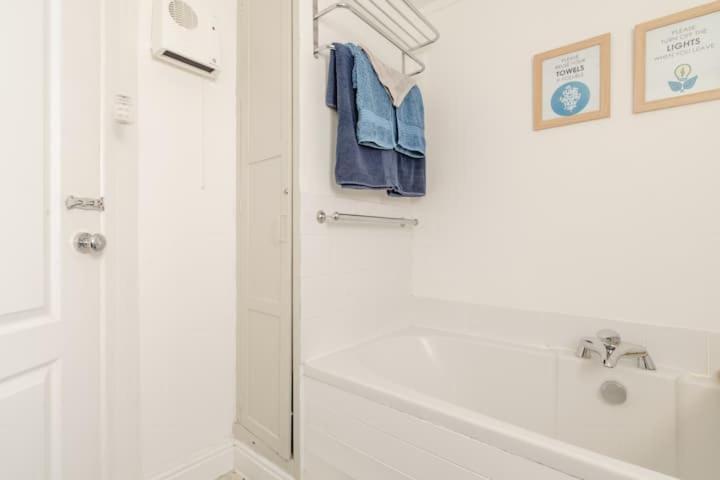 Lessingham Dog Friendly Cottage 2 Mins To Beach With Hot Tub And Zappi Ev מראה חיצוני תמונה